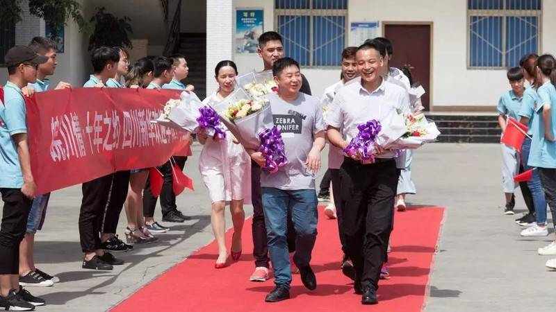 皖川青年爱心班”校友重回新华校园