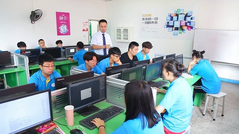 教学中的朱老师