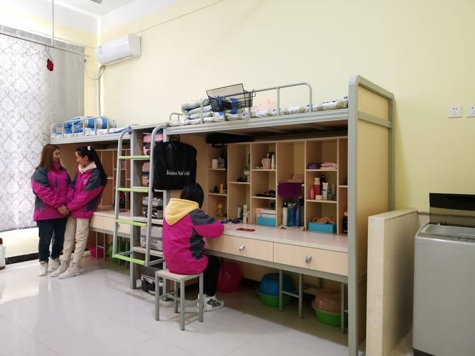 山西新华电脑学校女生