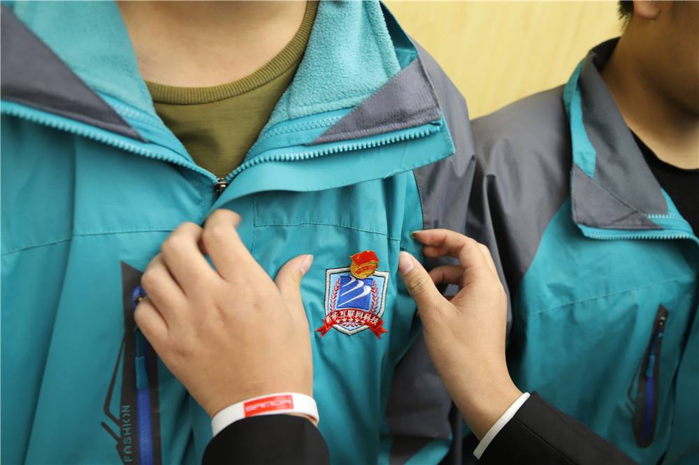 ɽ���»�����ѧУ����Ա������ʽ