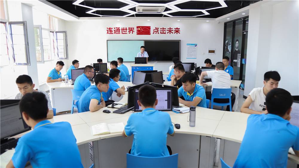 ѧ����������ɽ���»�