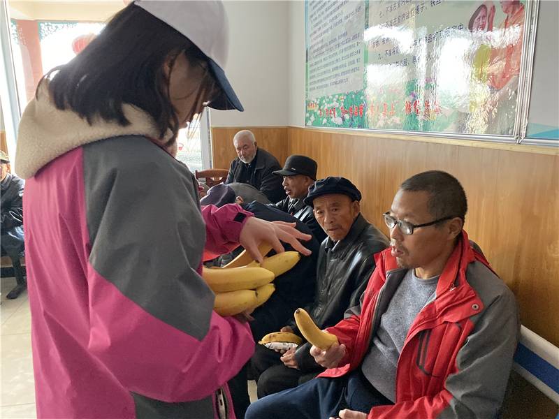 山西新华学生会开展敬老院志愿者活动