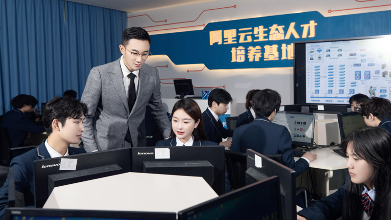 初中生成绩不理想,想学技术,选择什么行业好?