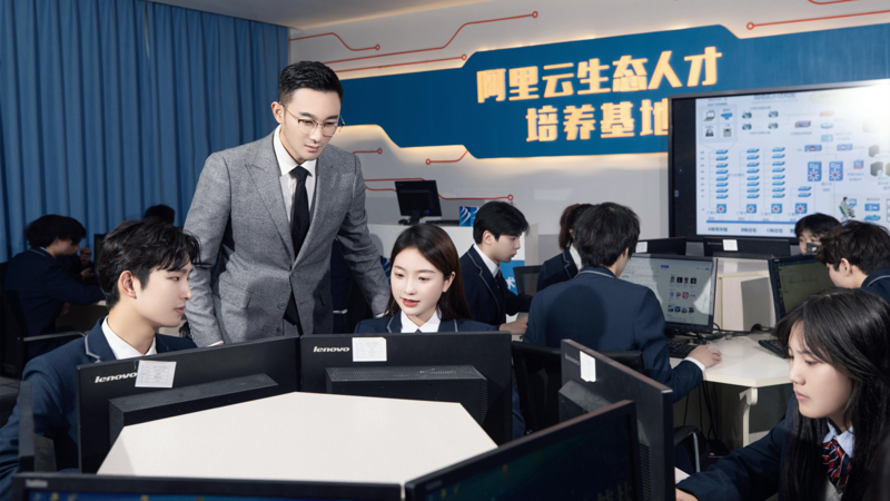 2022年,初中毕业学什么技术好?