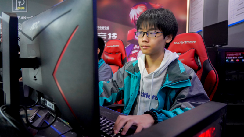 【学生故事】李嘉轩:装备新华buff,王者重返“战场”