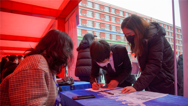 应届生超越千万?!职教政策持续利好,如何选择合适的学校?