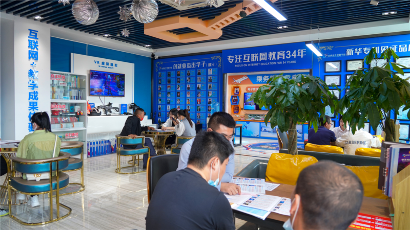 山西新华电脑学校中考咨询会现场火热