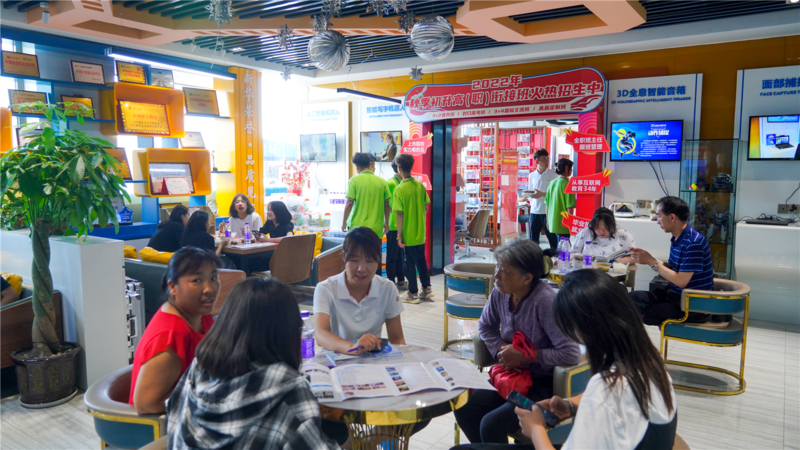 招生现场人山人海,中考后山西新华电脑学校迎来报名热潮