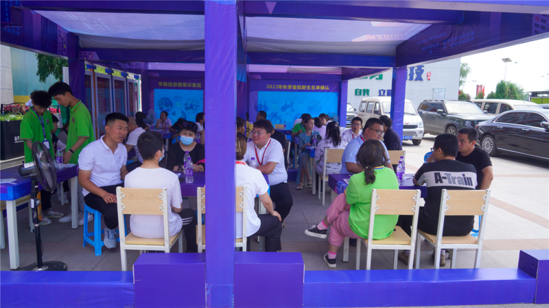 中考后初中生们该怎么选择学校?实地考察很重要!