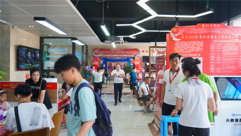 中考后初中生们该怎么选择学校?实地考察很重要!