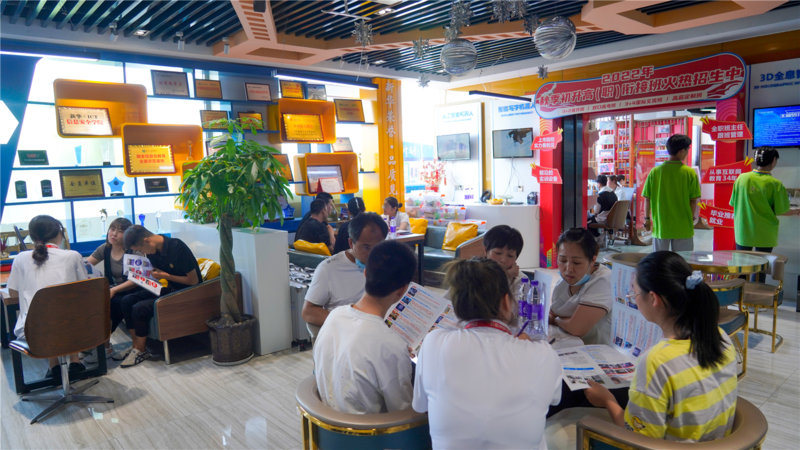 火火火!中考后,山西新华电脑学校夏秋季报名迎来高峰!