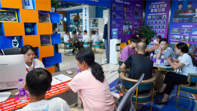 火火火!直击山西新华电脑学校秋季招生报名火热现场