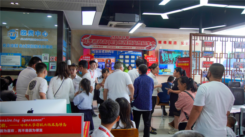 报名火爆!中考分数陆续公布,山西新华电脑学校报名现场再掀热潮