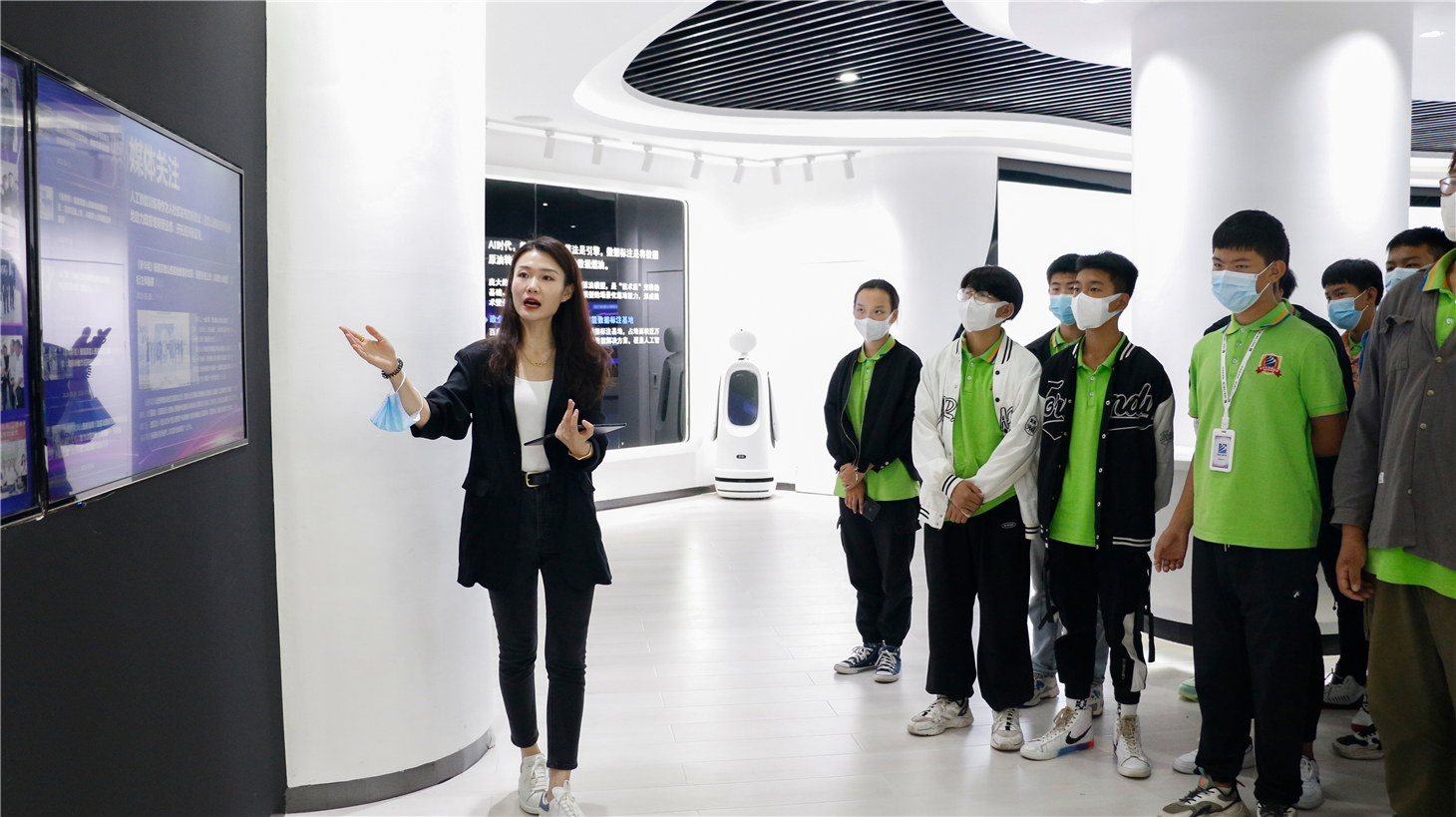 ɽ»ѧУѧڡɲ֮·ֹһ