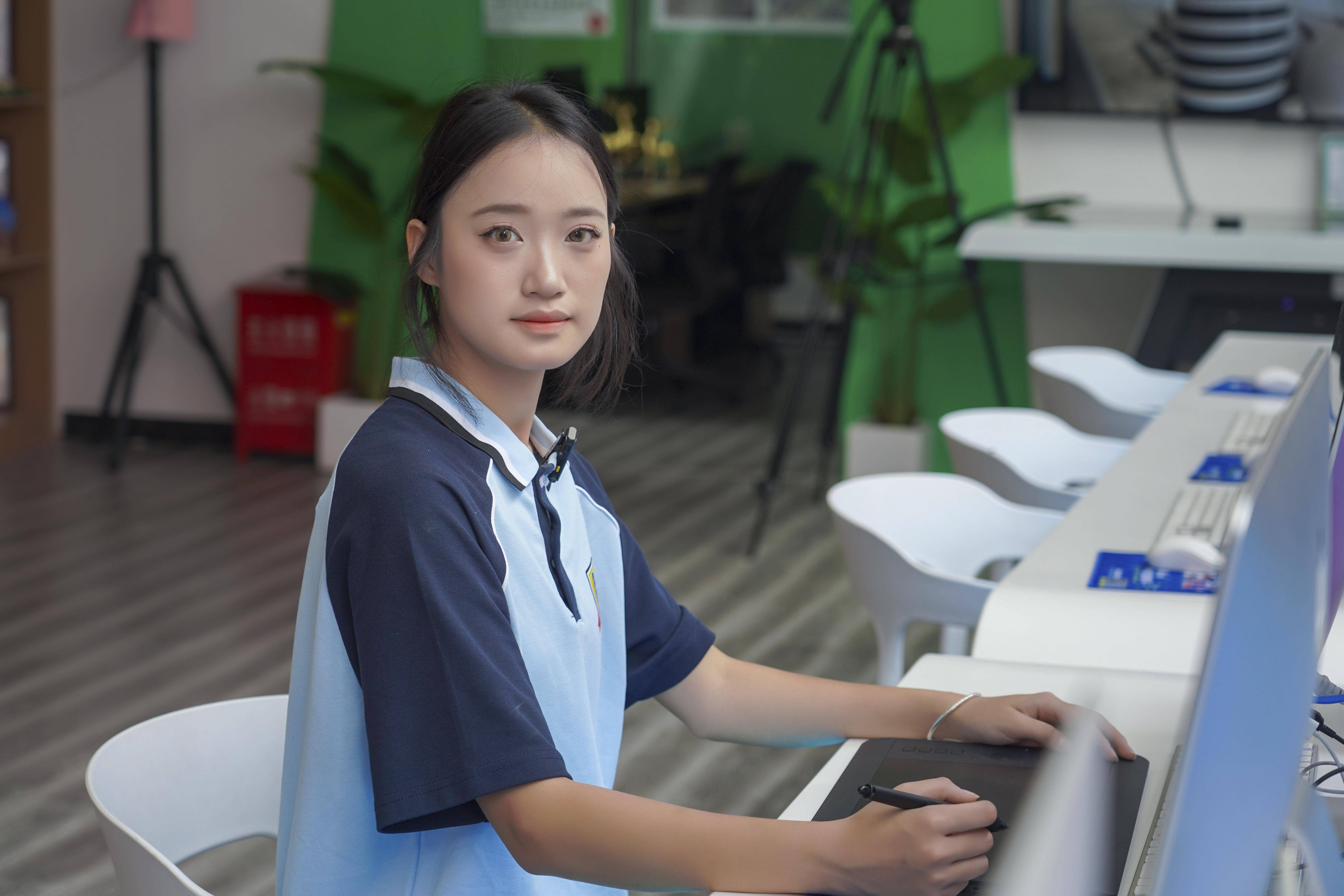 学生故事丨成奕柔:寻光而行,从普高到数媒设计的升学新起点