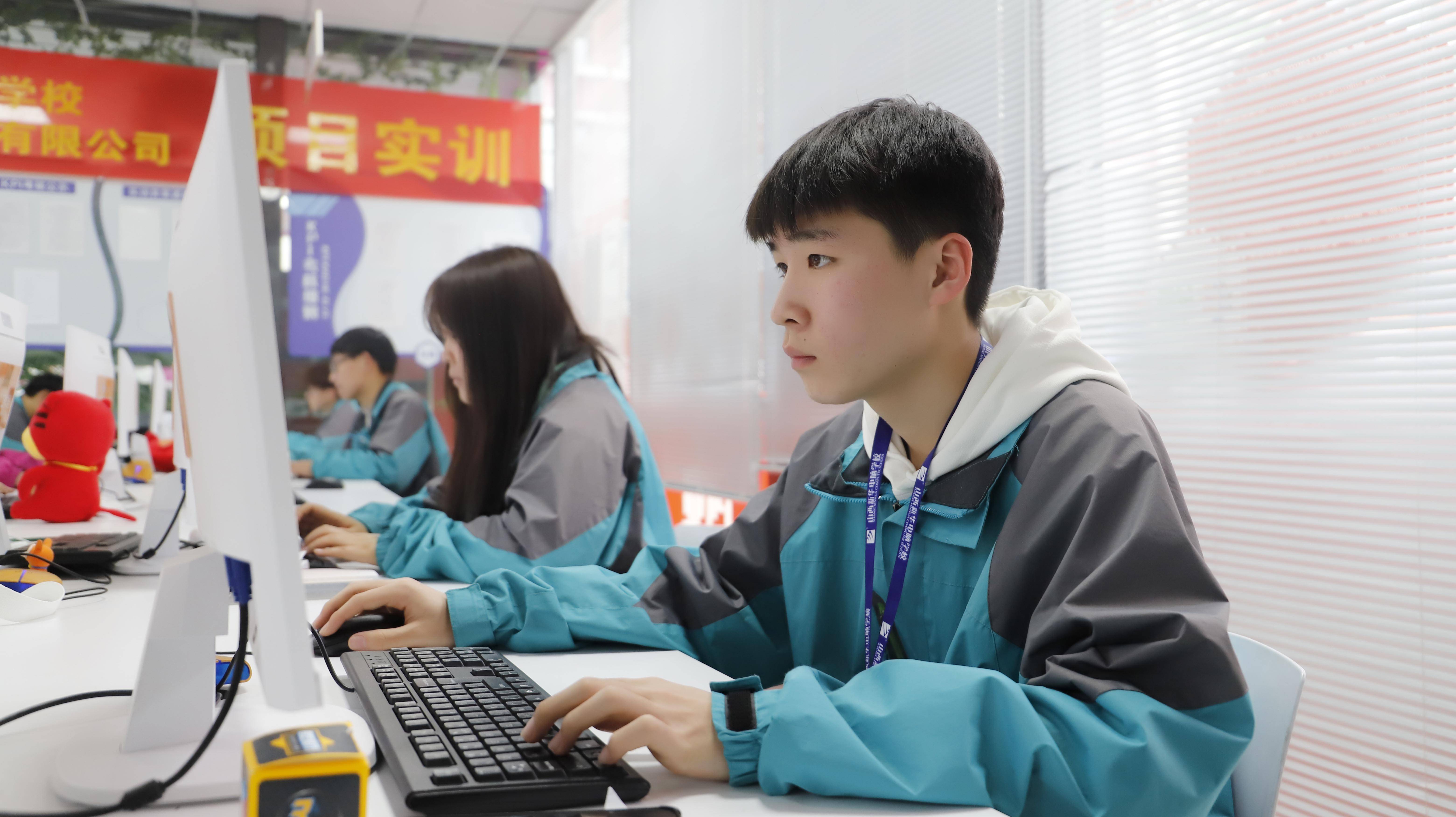 16�겻��ѧ�ܶ�ʲôְҵѧУ?ѡ��ְҵ������������������?