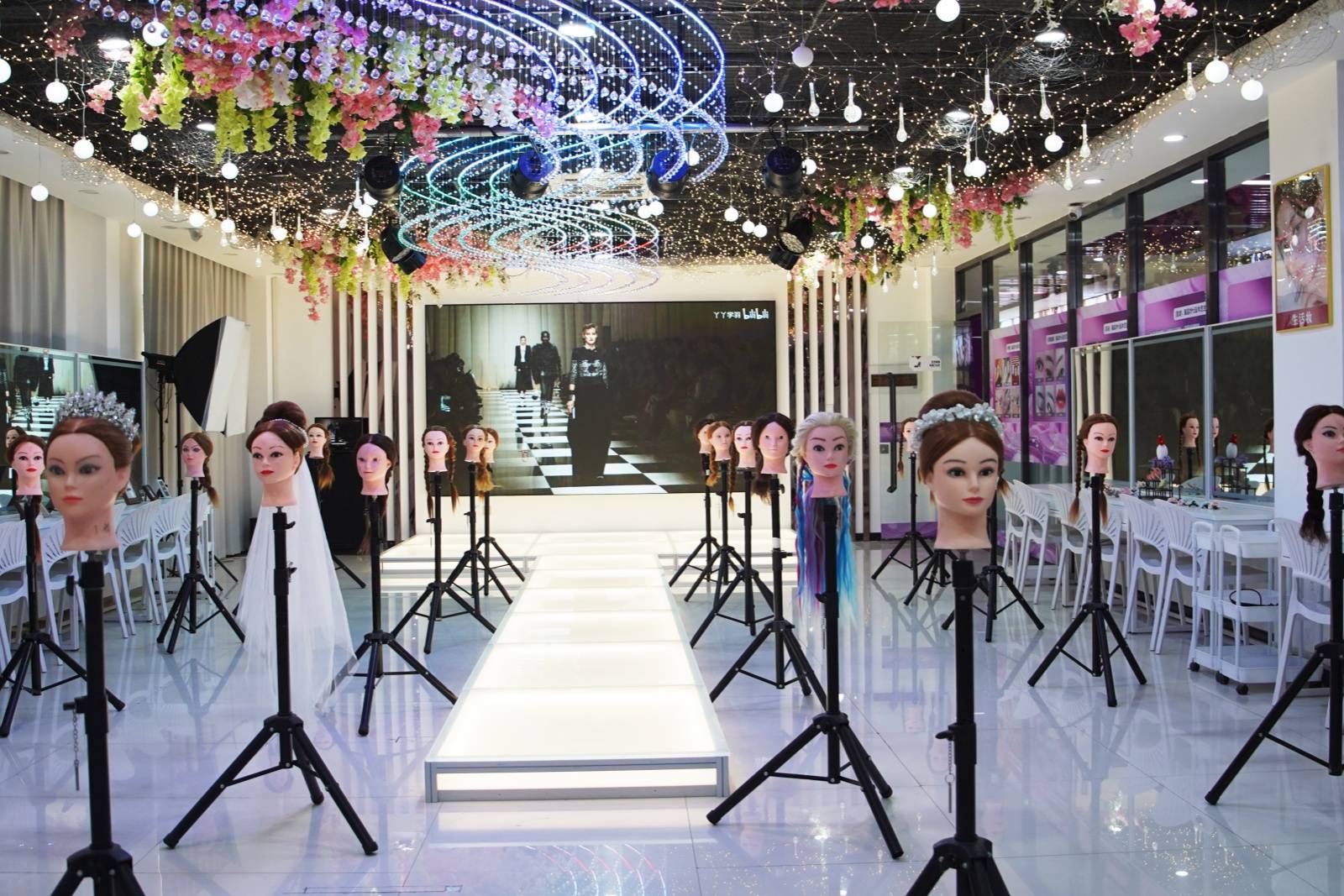 ������������ʱ��ɽ���»���ѧ����Ӫ������