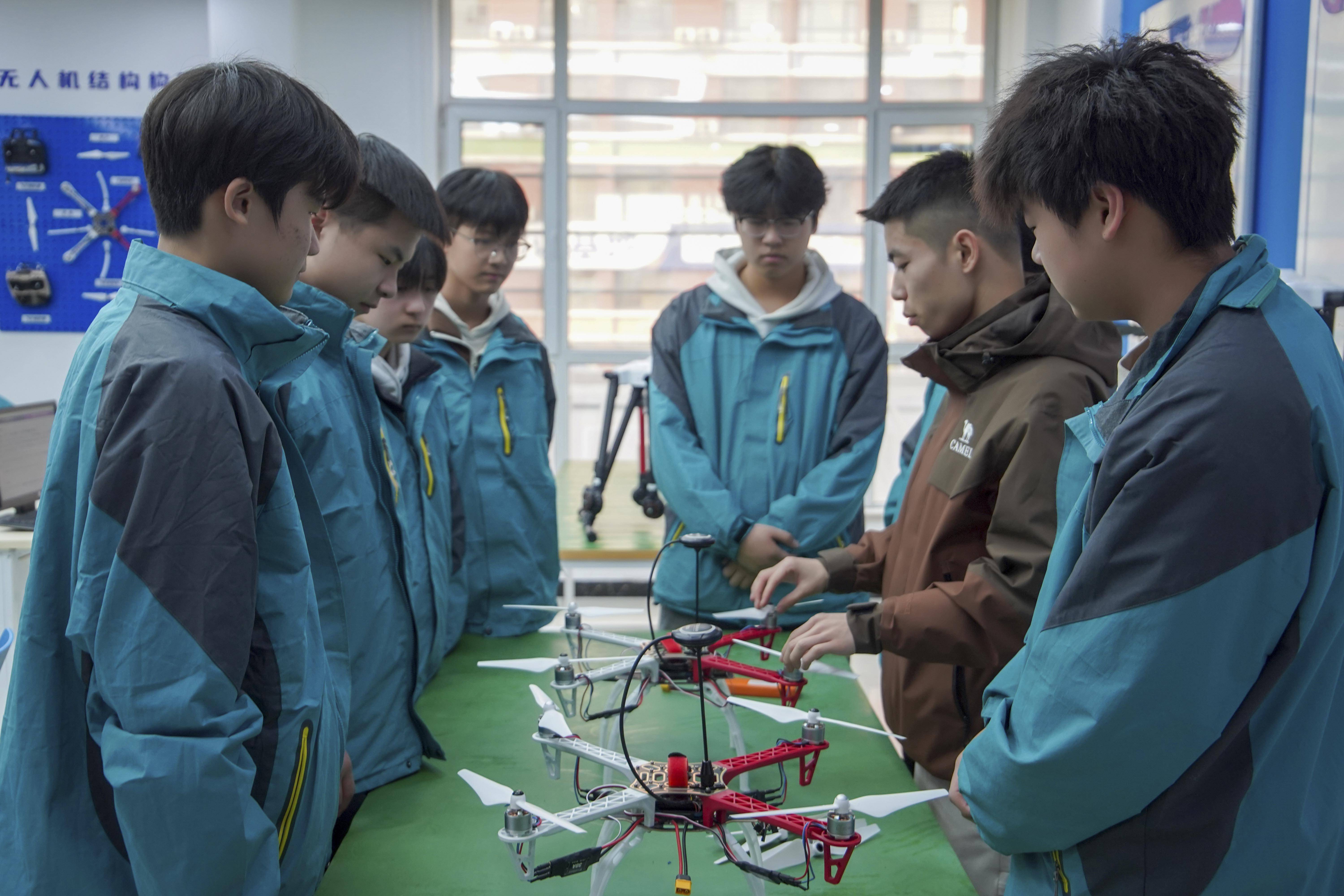 ɽ���»����˻�רҵѧ������ʦָ������ϰ��װά��