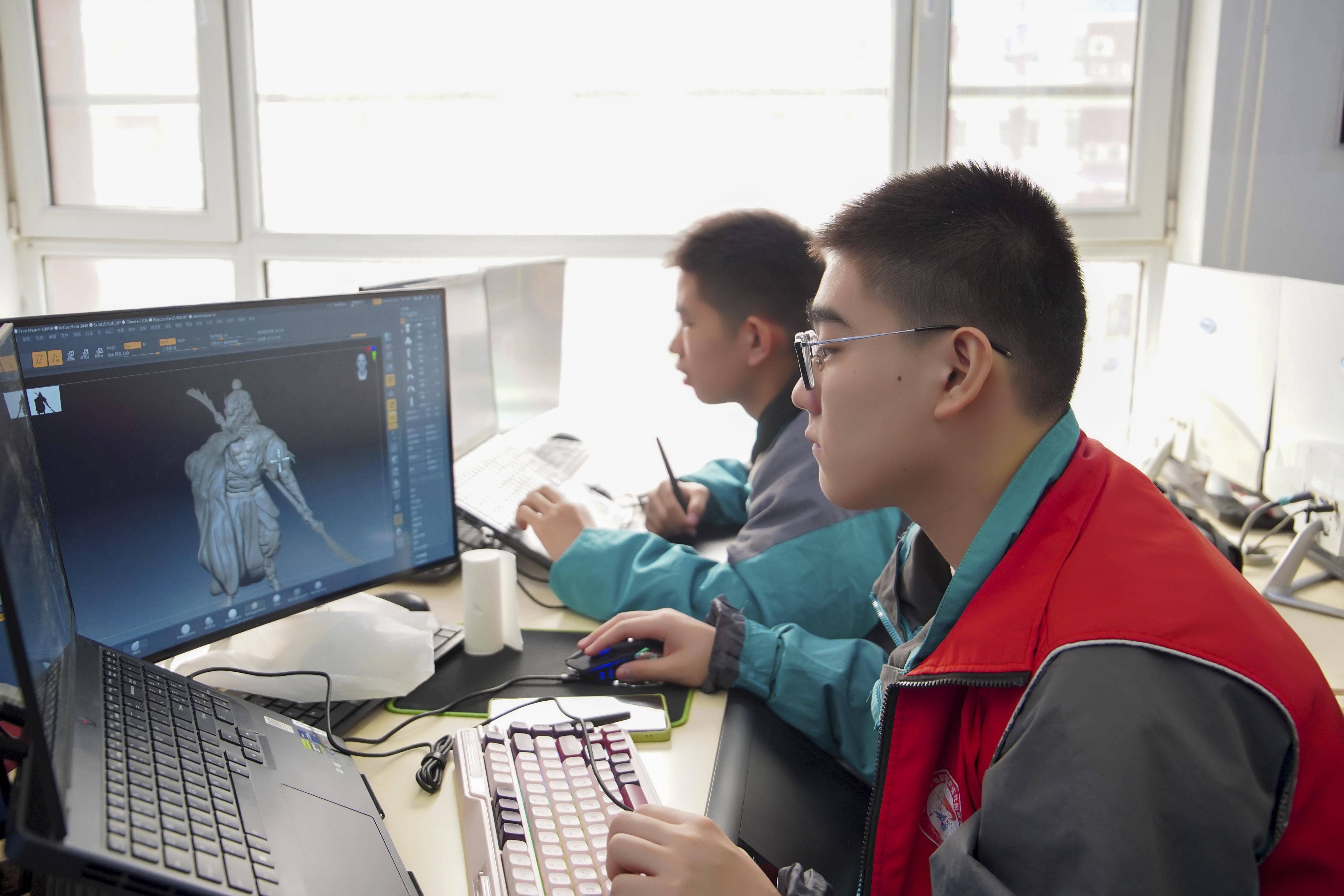 ɽ���»�����רҵѧ������Maya����Ϸ��ģ���