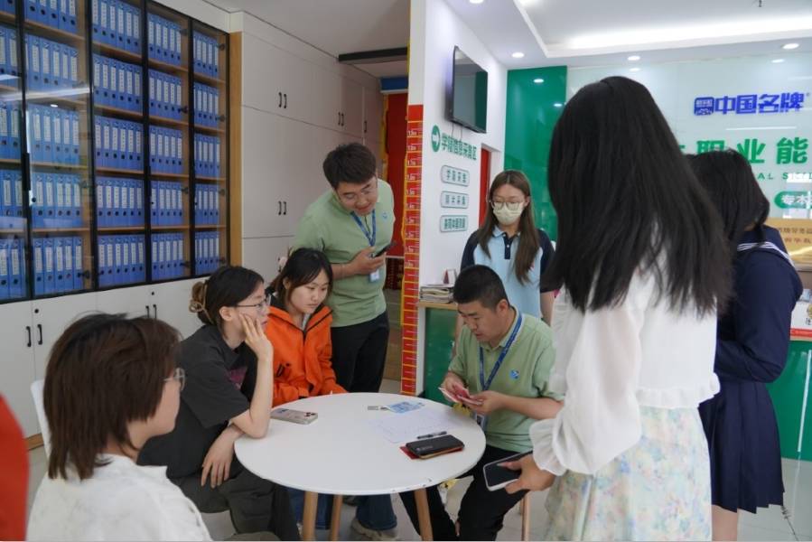 �ԼѼ�Ӯ�ν�����УΪ������ֱ����Ŀѧ�������ֽ���